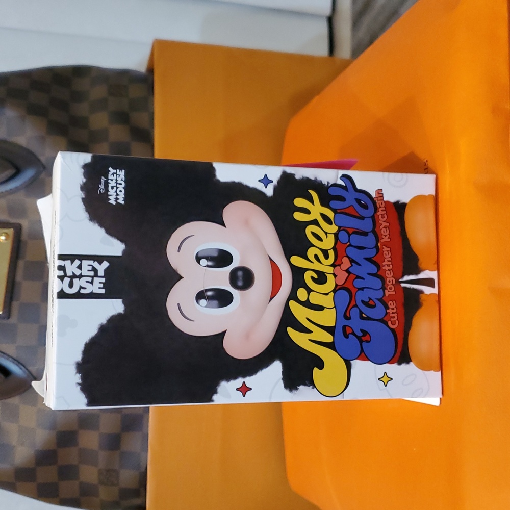 AUTHENTIC POPMART Mickey Family Cute Together Keychain/Bag Charm - DAISY 💜🩷💜 - Picture 3 of 11